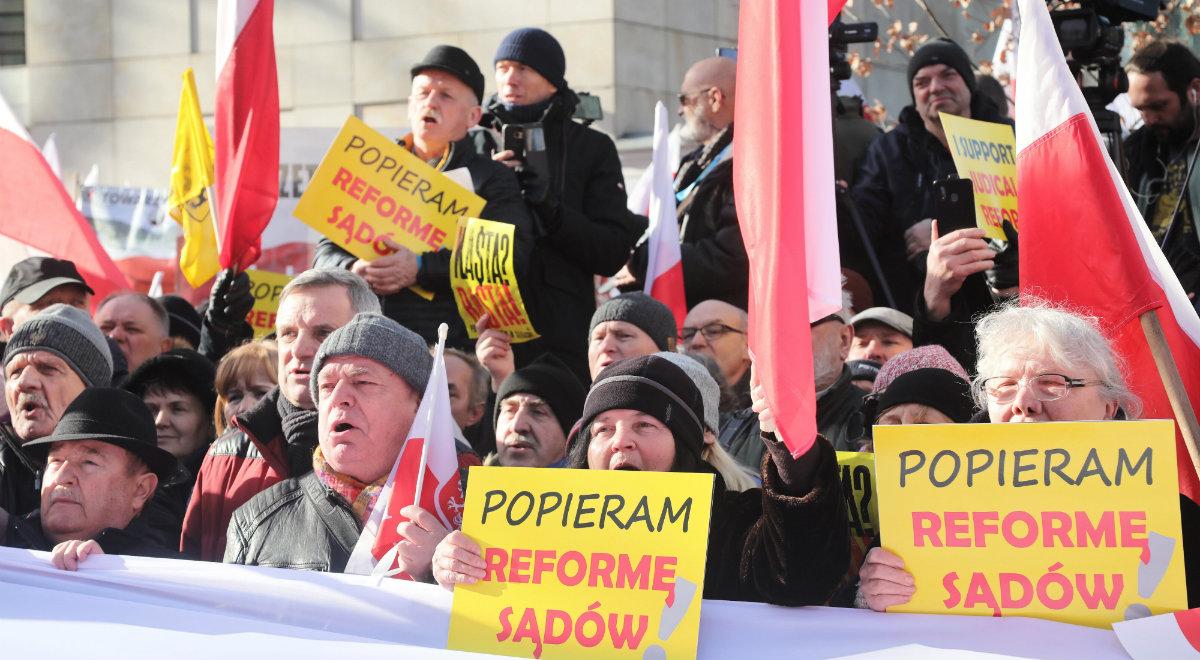 Manifestacja pod TK. Borowski: wymiar sprawiedliwości nie podlega UE, to nasze suwerenne prawo