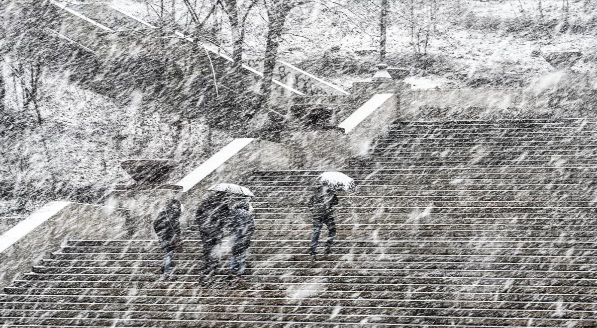 Prognoza pogody: deszcz i deszcz ze śniegiem. Uwaga na śliskie drogi