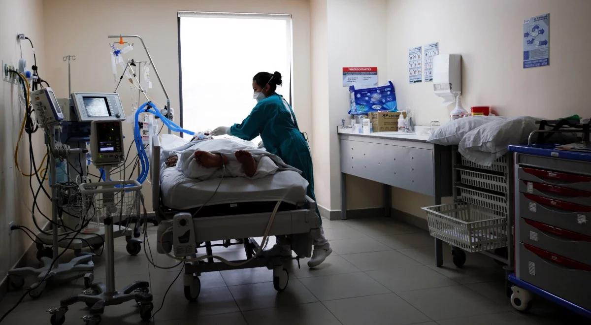 Poszukiwania leku na COVID-19. Firma Roche pokazała specjalny koktajl