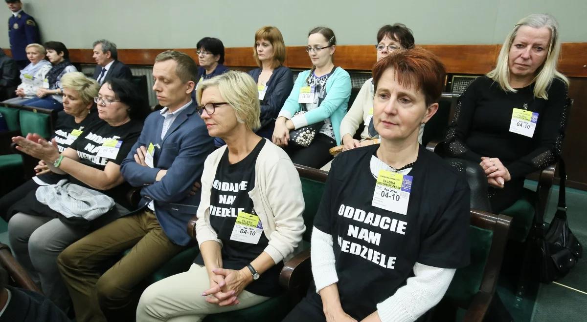 Poselska debata o handlu w niedzielę:  nie zakaz, ale ograniczenie do niezbędnego minimum