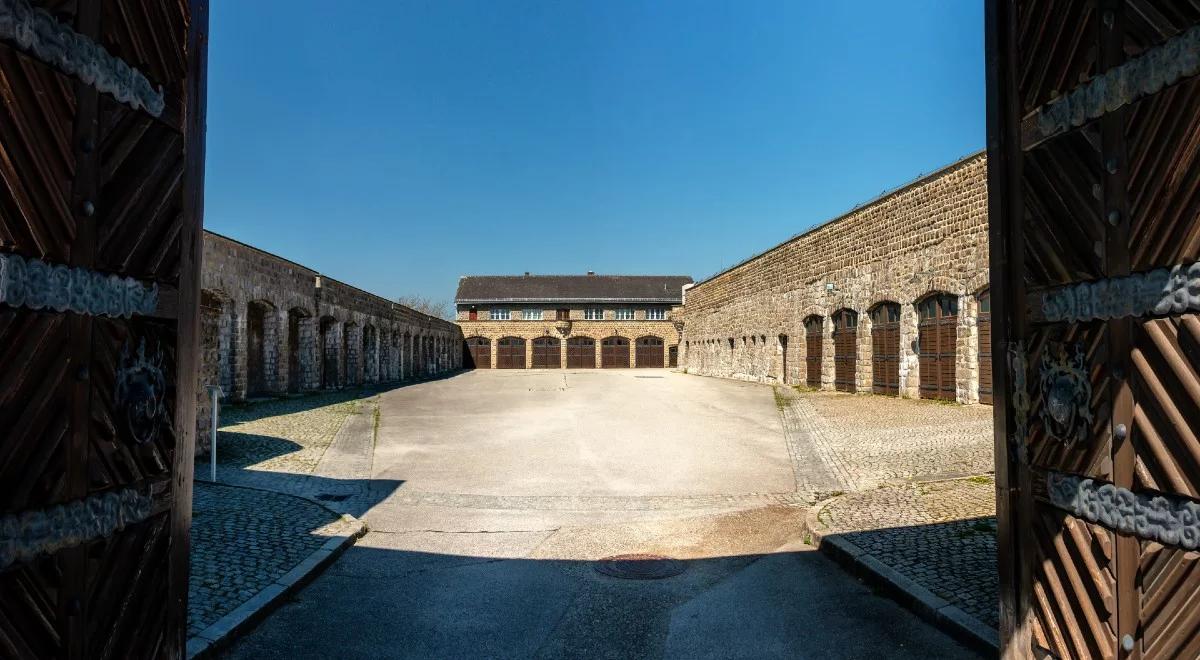 "Miejsce ważne i święte dla nas, Polaków". Premier w rocznicę wyzwolenia KL Mauthausen-Gusen