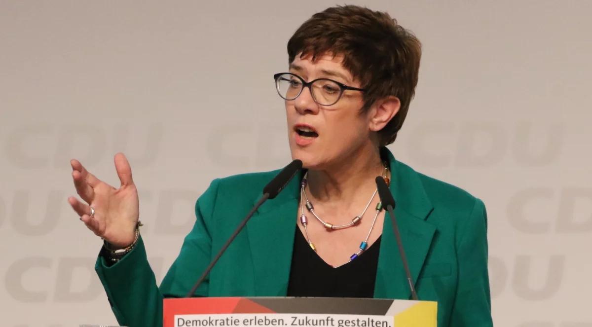 Kramp-Karrenbauer proponuje zakaz wpływania przez rosyjskie statki do portów UE i USA