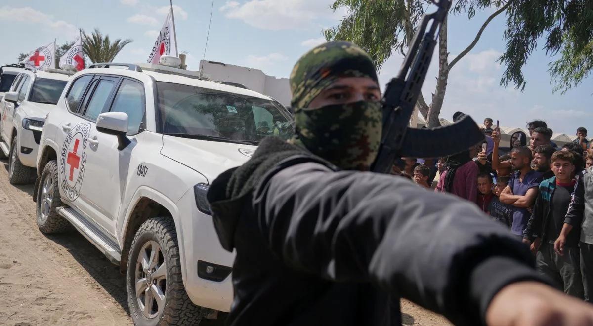 Zamieszanie z ciałami. Izrael ostrzega Hamas. "Rażące naruszenie"