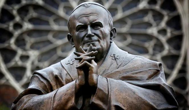 "Owoc cudu Jana XXIII". W Paryżu odsłonięto pomnik Jana Pawła II