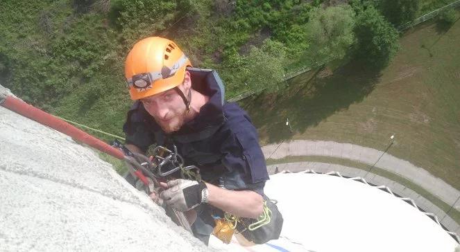 Greenpeace na chłodni kominowej w Turowie