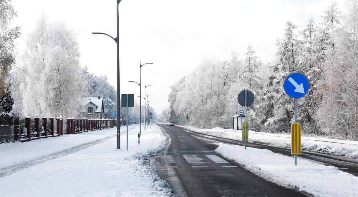 "Warunki raczej zimowe". Weekend ze śniegiem, opadami marznącymi i oblodzeniem