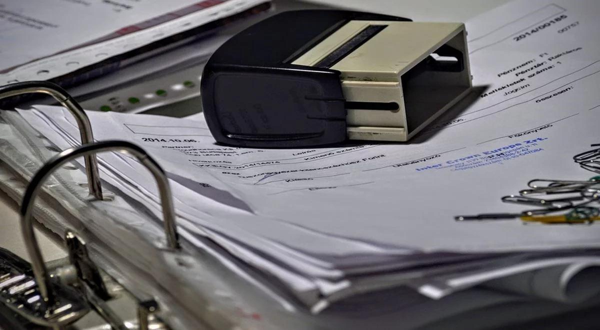 Opłaty "z sufitu". UOKiK bada ceny za wydawane przez banki zaświadczenia