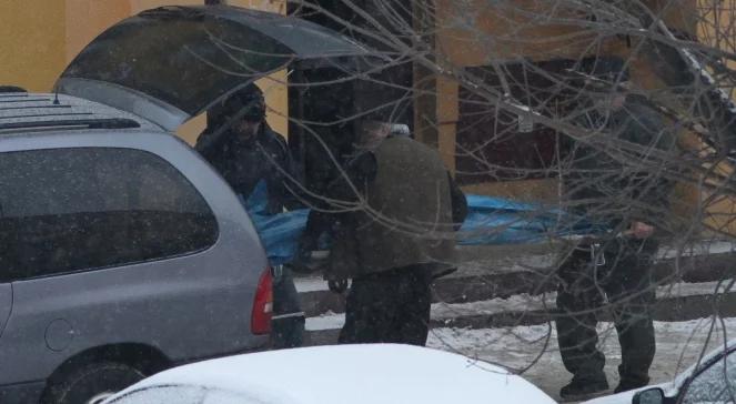 Wyniesiono ciała. Policja sprawdza mieszkanie w Sanoku