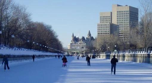 Ottawa: Kanadyjczycy zdetonują liczne ładunki wybuchowe na rzece Rideau