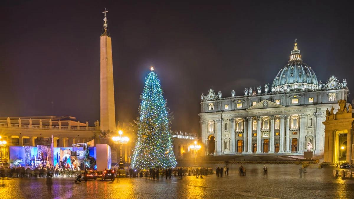 O zmierzchu inauguracja szopki i choinki na placu św. Piotra