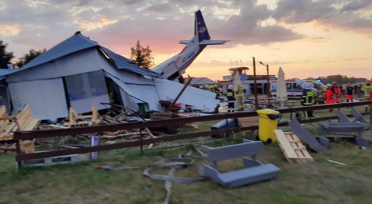 Mazowieckie: samolot uderzył w hangar z ludźmi w środku. Pięć osób nie żyje, kolejnych osiem rannych