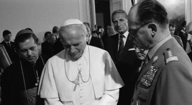 Prymas Polski o Jaruzelskim: wobec śmierci musimy okazać miłosierdzie 