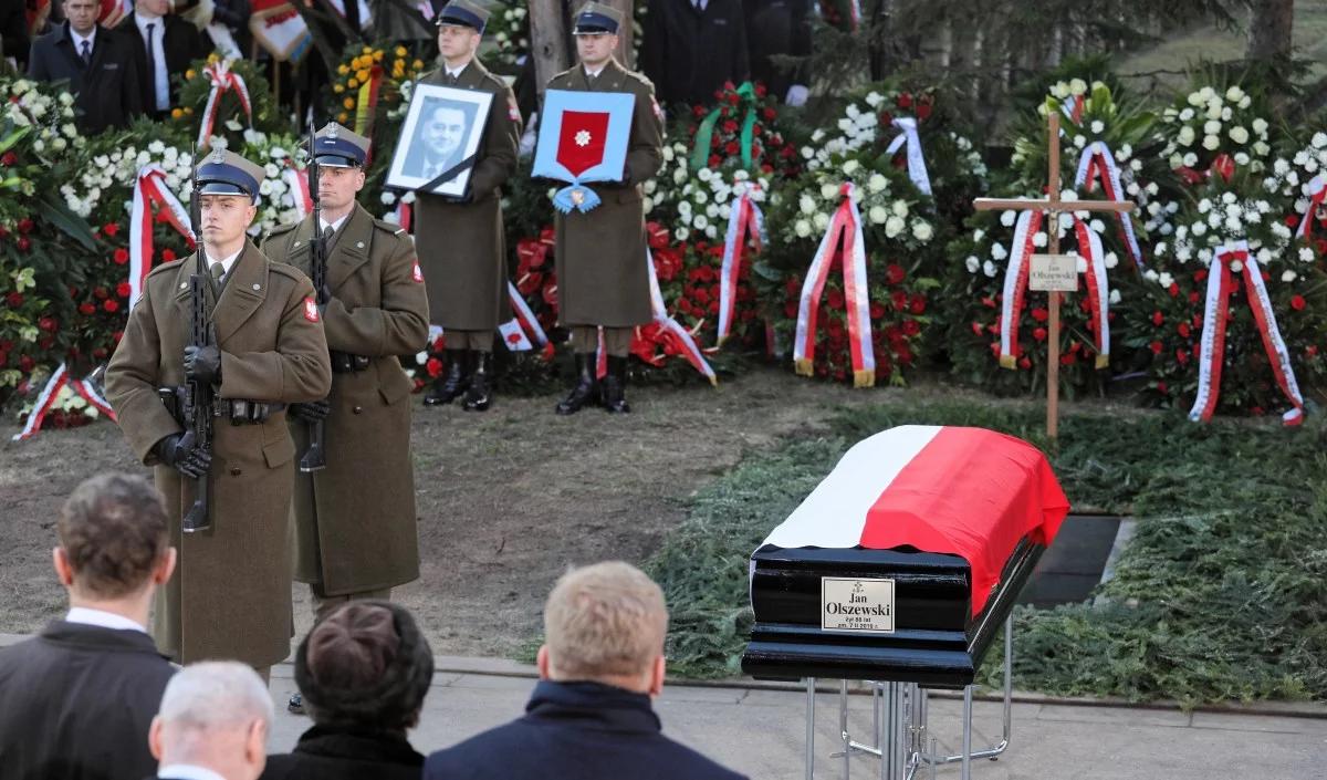 Uroczystości pogrzebowe Jana Olszewskiego. Były premier spoczął na Powązkach