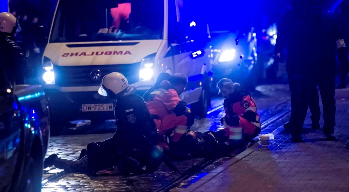 Niespokojny marsz narodowców we Wrocławiu. 14 osób zatrzymanych, 3 rannych policjantów