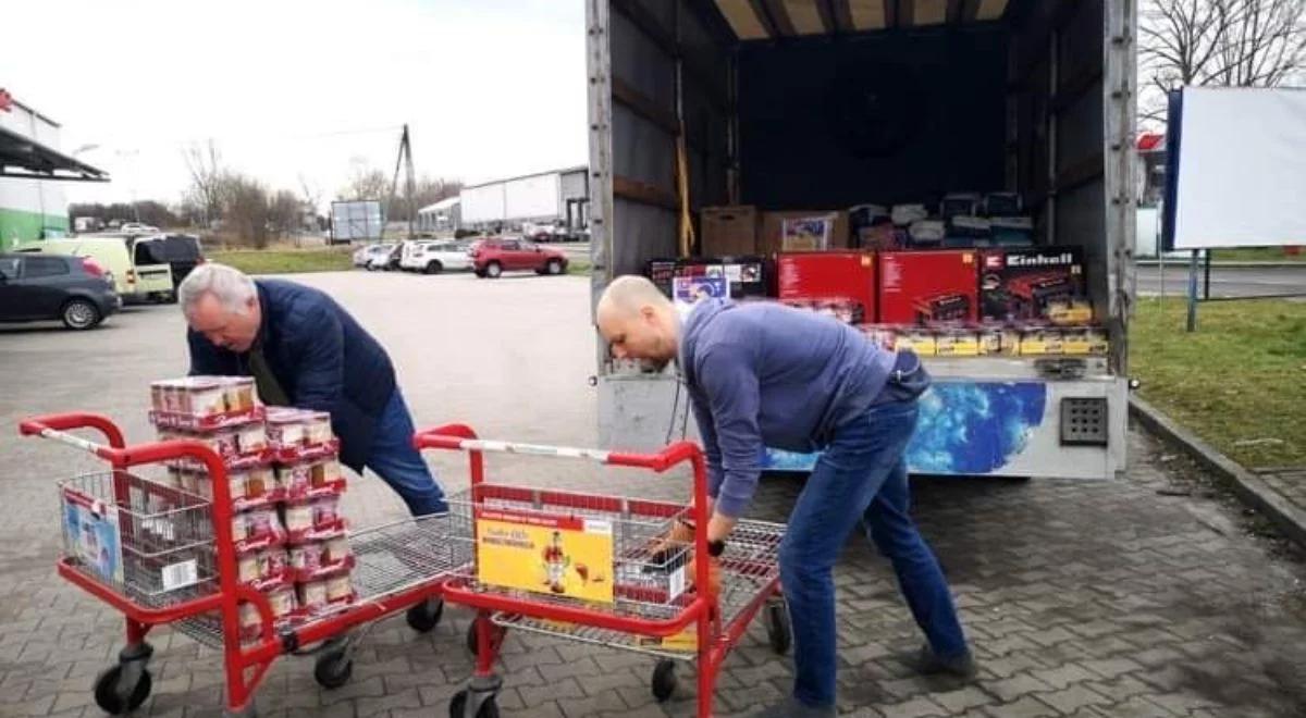 Polscy wolontariusze na Ukrainie. Ochotnicy pomagają w przygotowaniach do zimy