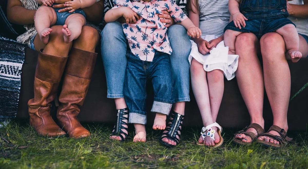 Prawie 50 tys. osób pobiera emerytury dla matek z czwórką dzieci