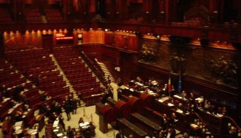 Krew w parlamencie. Deputowany po bójce w szpitalu