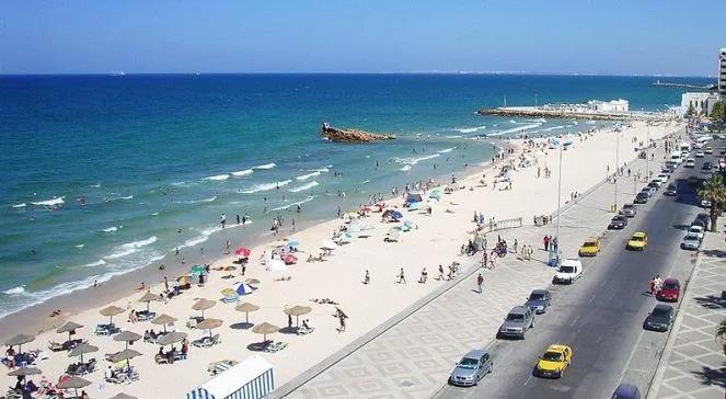 Tunezja: zamach samobójczy na plaży w znanym kurorcie