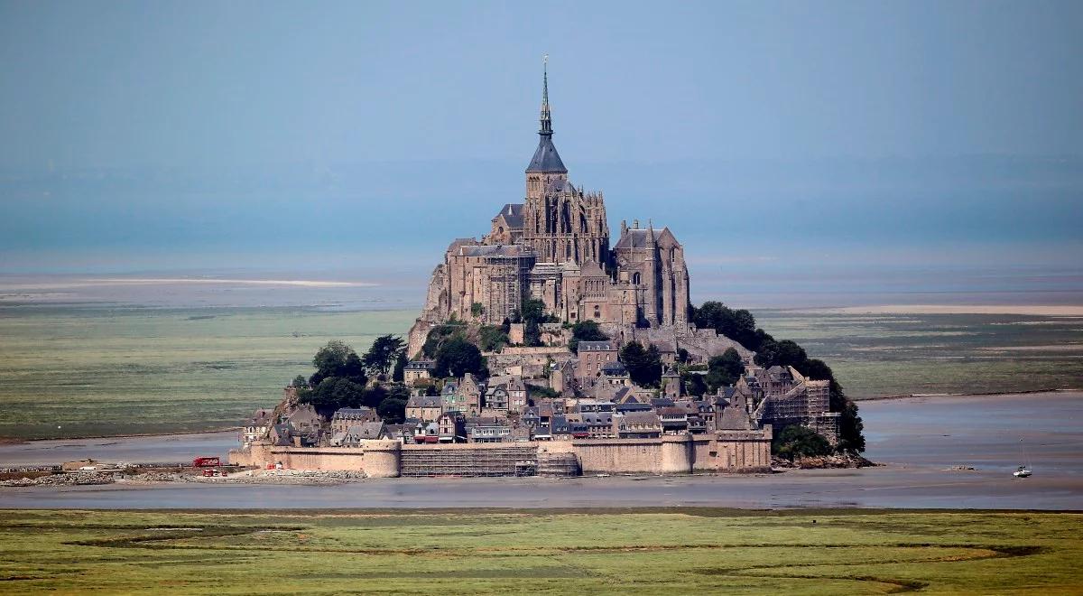 Francja: Mont-Saint-Michel znowu otwarta dla turystów. Trwają poszukiwania podejrzanego