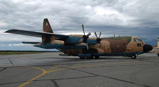 84 inwalidów na wózkach pociągnęło samolot Hercules C-130 
