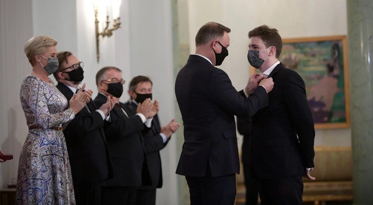 Jan-Krzysztof Duda odznaczony Złotym Krzyżem Zasługi. Prezydent: liczymy, że to dopiero początek sukcesów