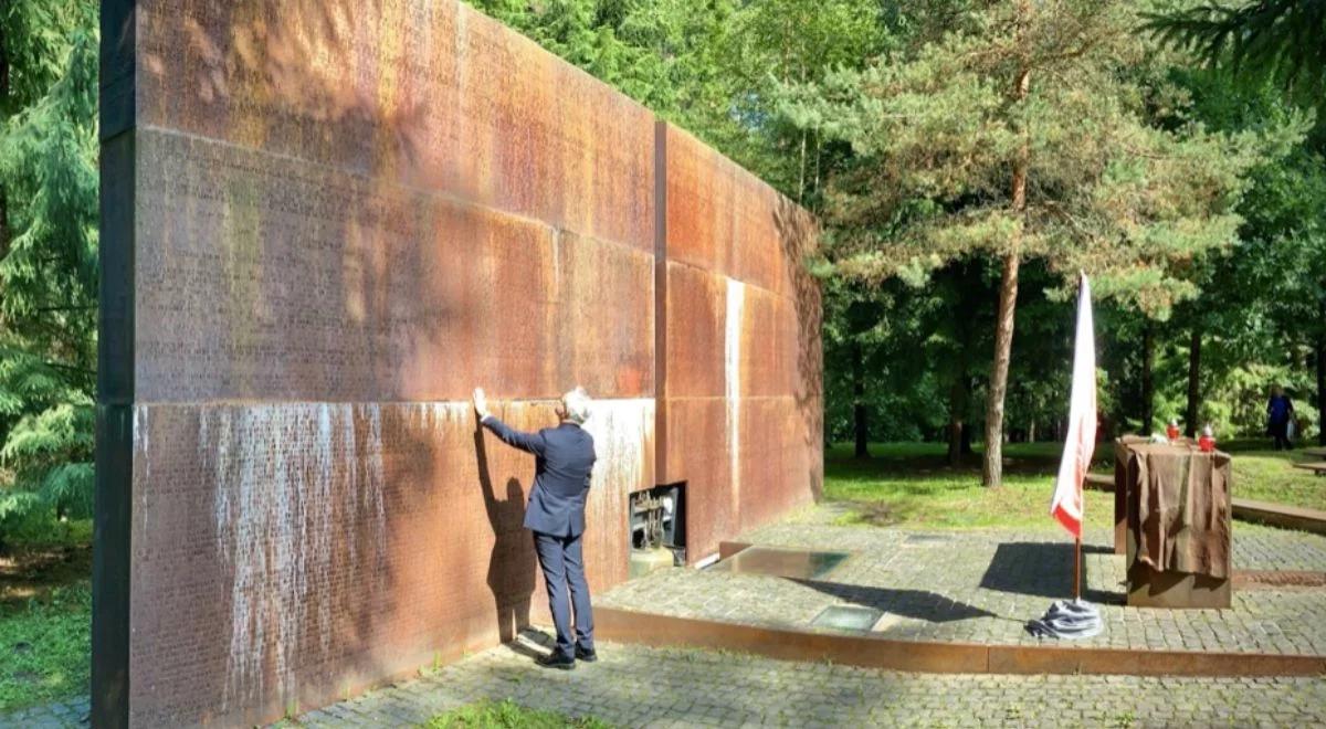 23. rocznica otwarcia Memoriału Katyńskiego. Polski ambasador oddał hołd