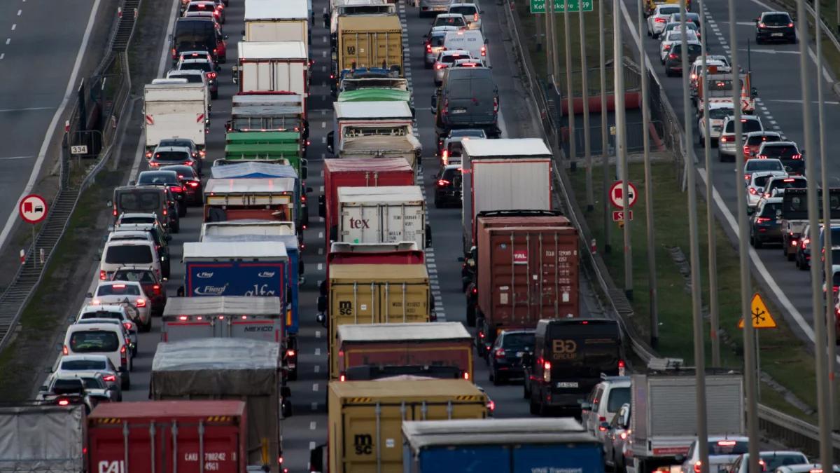 Wakacyjny zakaz na drogach. Będzie mniej ciężarówek