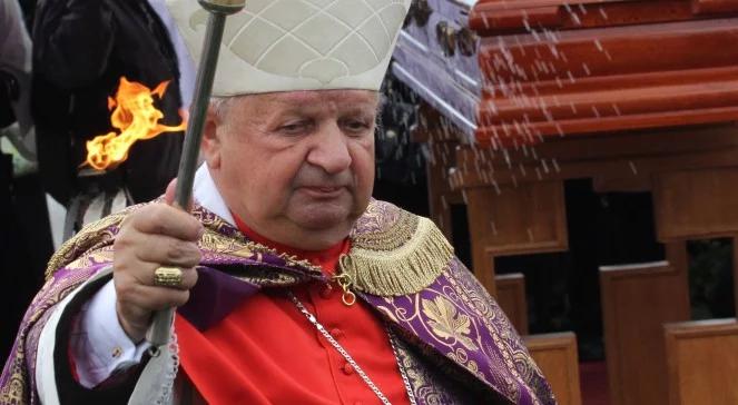 Chce Jezusa na tronie Polski, Dziwisz go ukarał