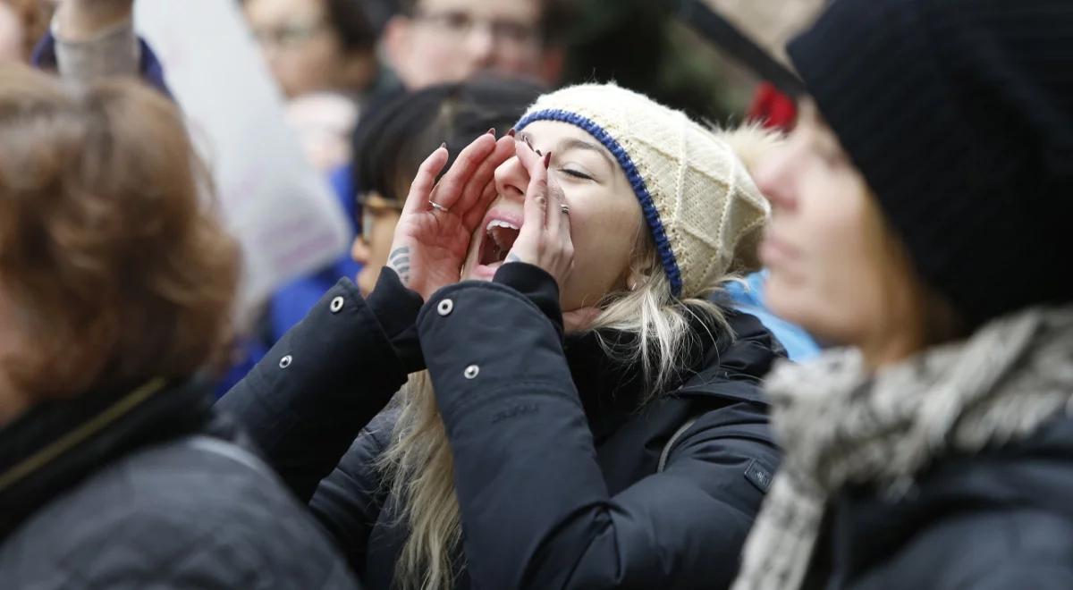 Dzień Kobiet. Strajk Kobiet i apele o to, by "nie niszczyć kobiecego święta"