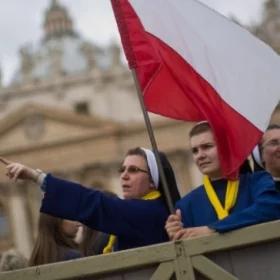 Przyjaciel Jana Pawła II: święci w niebie nie zapominają o ludziach, którzy proszą o pomoc