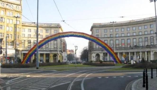 Dwie firmy w przetargu na rekonstrukcję "Tęczy" na pl. Zbawiciela