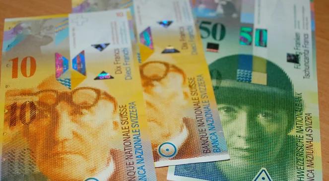 Banki uwzględniają ujemne stopy procentowe. Jak  skorzystają na tym frankowicze?
