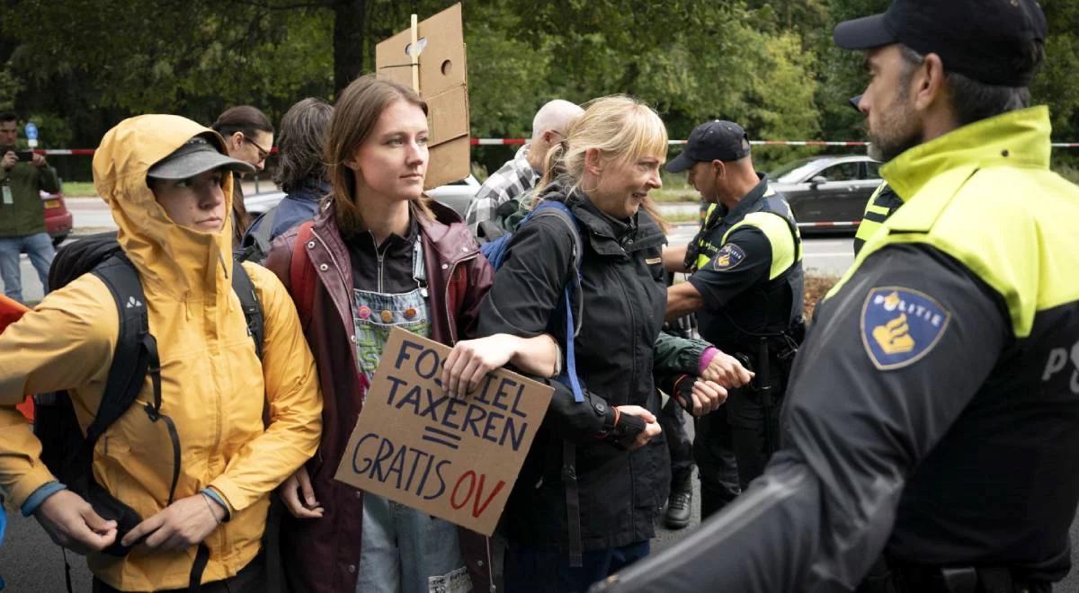 Setki zatrzymanych, policja użyła armatek wodnych. Protest aktywistów klimatycznych w Hadze