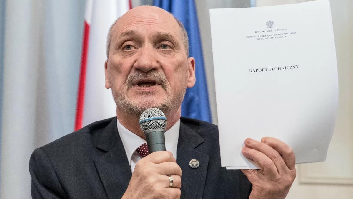 Kłamstwa Macierewicza ws. Smoleńska? Dziennikarz TVN24 ujawnił materiały
