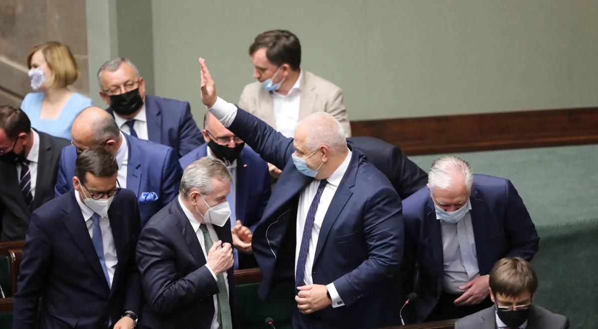 "Obroniliśmy najlepszych urzędników państwowych". Marcin Duszek o odrzuconych przez Sejm wnioskach opozycji