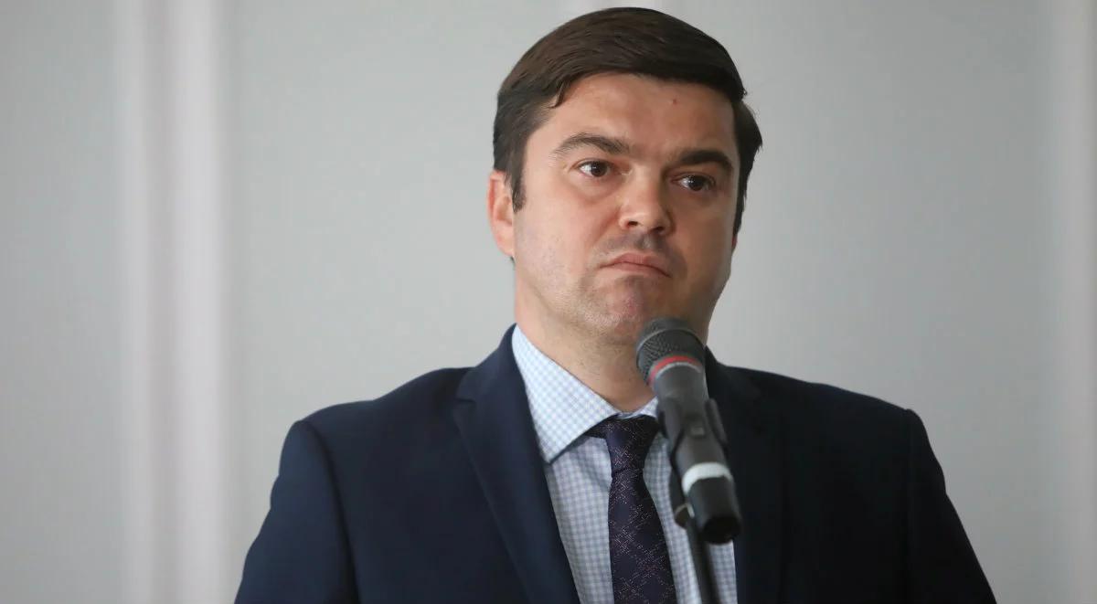 "Nie ma dużych ognisk koronawirusa". Rzecznik resortu o wzroście zachorowań