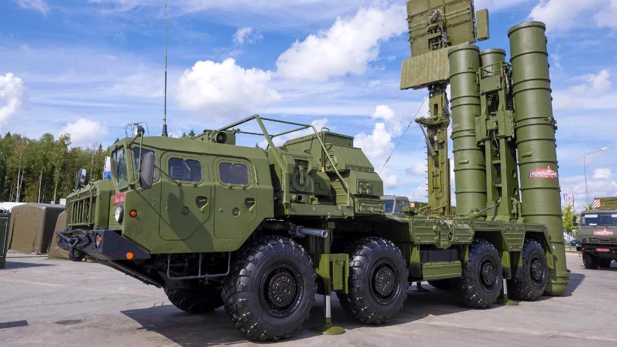 Czego boją się Rosjanie? W Moskwie rozstawiono systemy przeciwlotnicze S-400