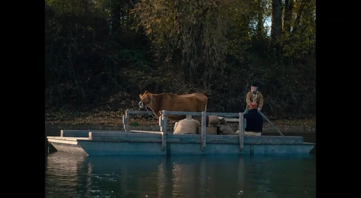 "Pierwsza krowa" Kelly Reichardt. Piotr Gociek: niesamowita opowieść o samotności i przyjaźni