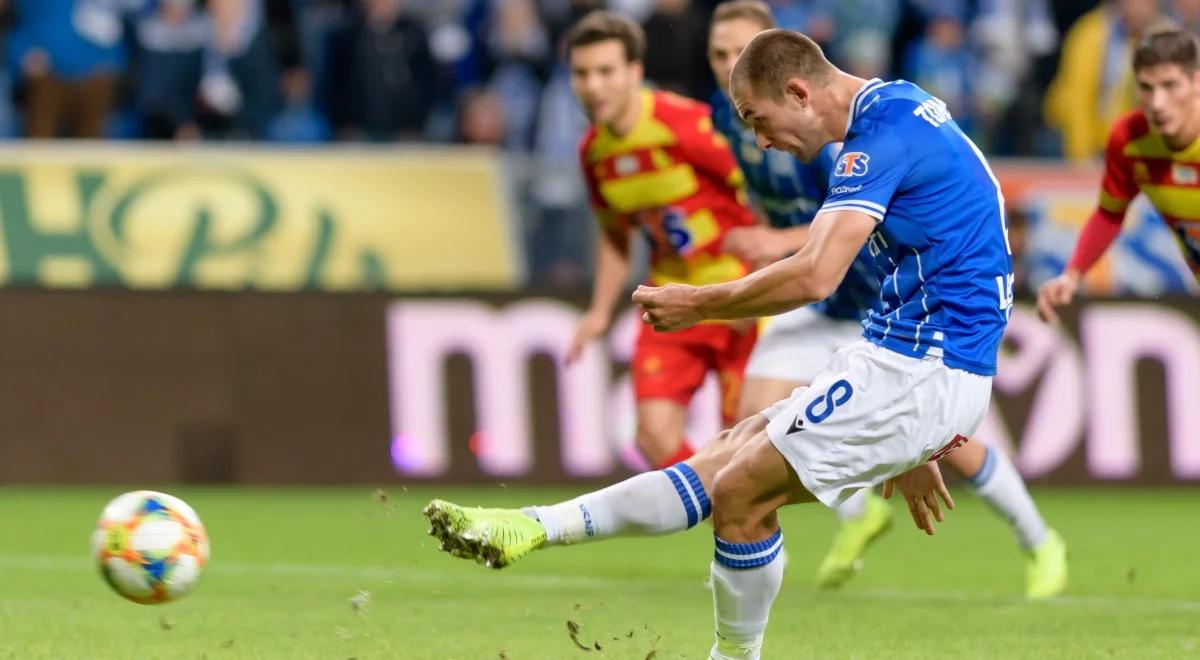 Ekstraklasa: strzelił gola, po meczu trafił do szpitala. Tomczyk uderzony w głowę podczas starcia z Jagiellonią