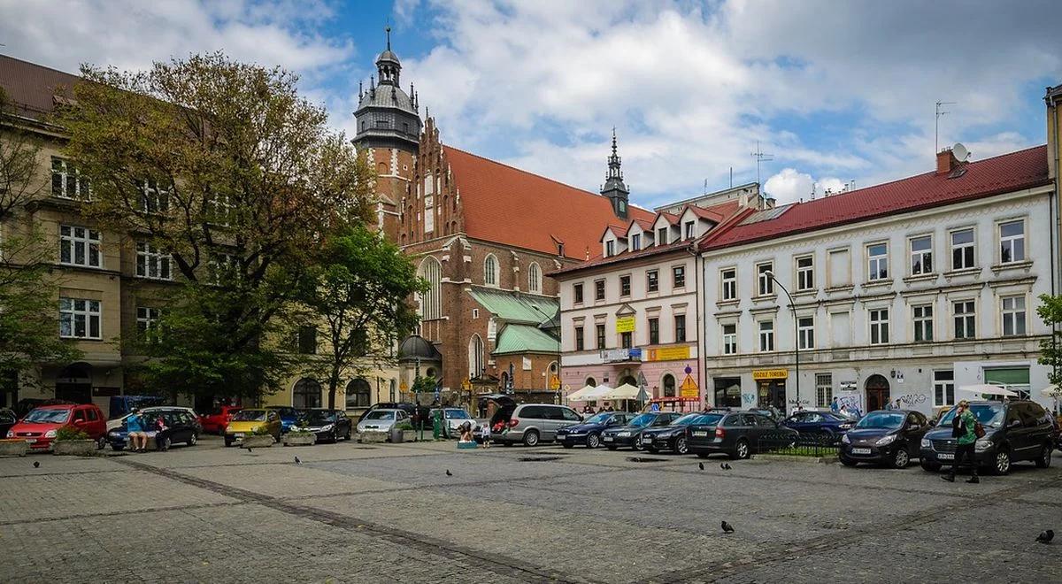 Kilkanaście osób zameldowanych w jednym mieszkaniu. Kraków stawia tamę wyłudzaczom tanich kart parkingowych 