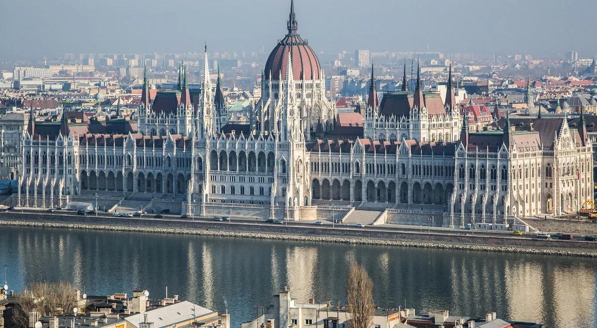 Węgry: trwa referendum w sprawie uchodźców 