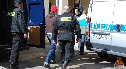 Pijani aktorzy serialowi wdali się w szarpaninę z policjantami (wideo)