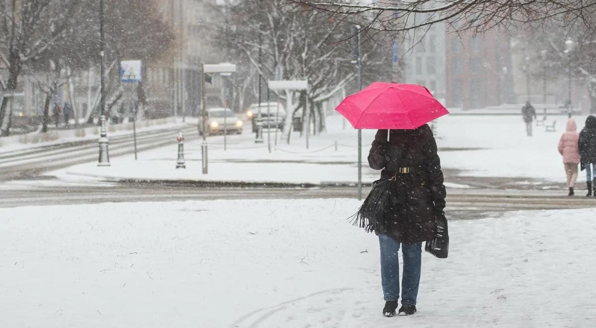 Wichury odpuszczą, ale o poranku będzie ślisko. Prognoza pogody na poniedziałek