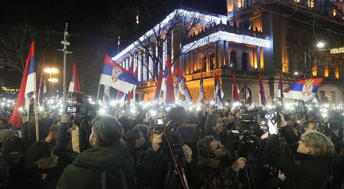 Serbia: opozycja wznawia protesty. Chce powtórzenia wyborów parlamentarnych