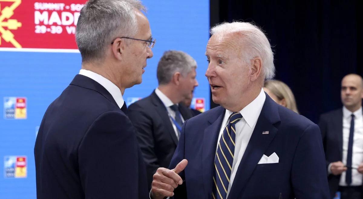 Joe Biden i Jens Stoltenberg są skłonni uprościć akcesję Ukrainy do NATO. Chcą usunąć ważny wymóg