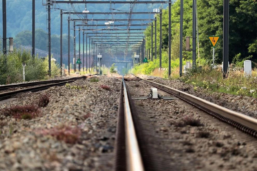 22-latek zginął potrącony przez pociąg. Opóźnienia w kierunku Bielska-Białej