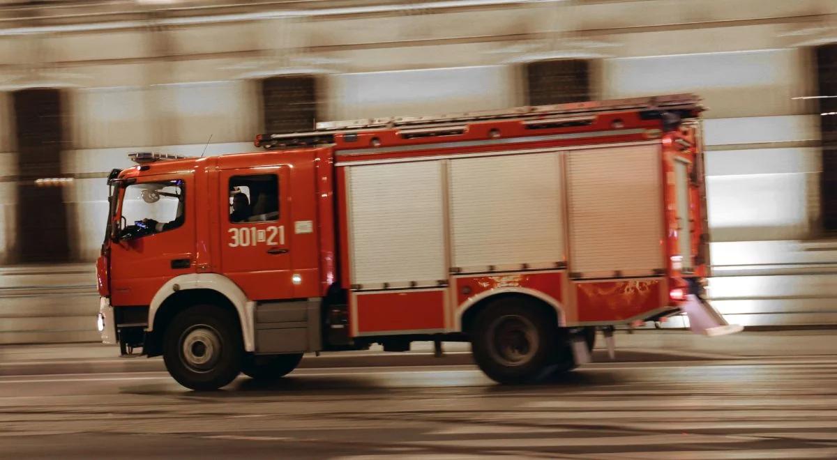 Pożar w salonie fryzjerskim w Warszawie. Znaleziono walizkę z niewiadomą zawartością