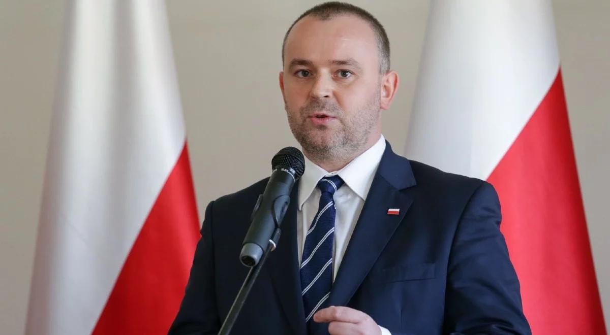 P. Mucha: rzecznik KE nie ma podstaw do wypowiadania się o statusie polskiego TK