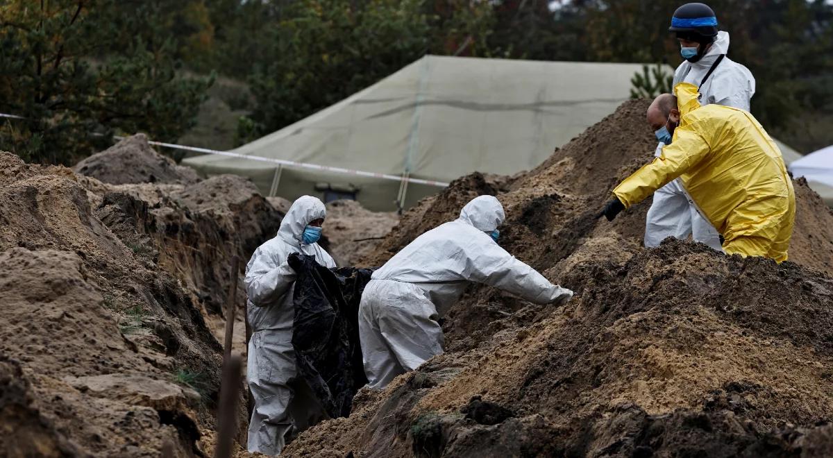 Rosyjskie zbrodnie na Ukrainie. Pod Mariupolem odkryto kolejne 1500 grobów