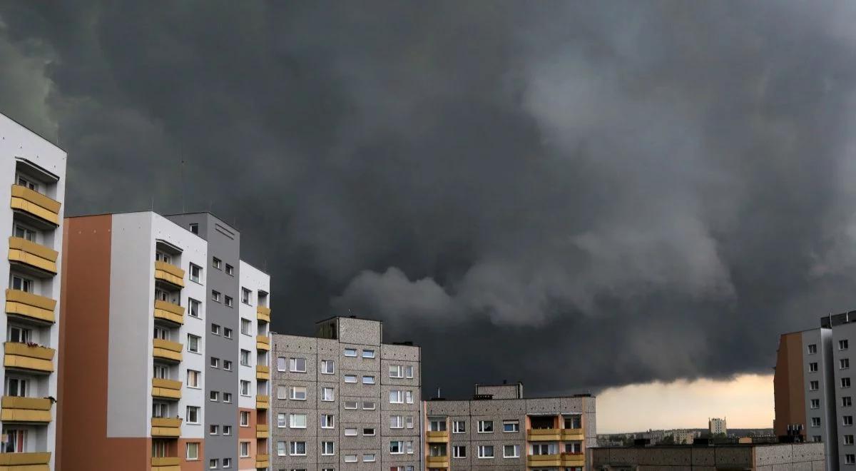 IMGW ostrzega przed burzami z gradem w centralnej i południowej Polsce